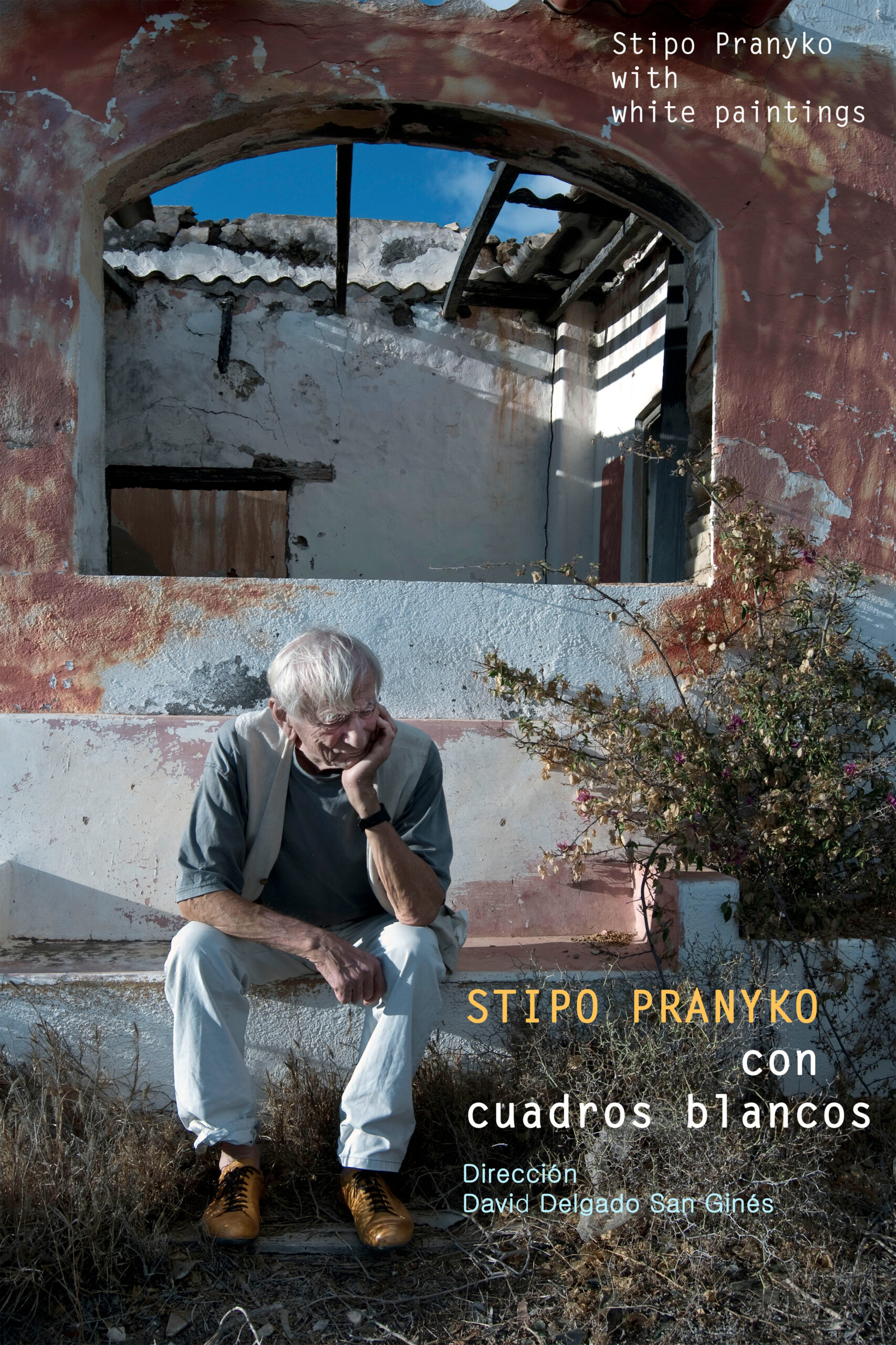 Stipo Pranyko con cuadros blancos